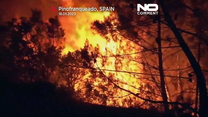Video: Außer Kontrolle: Waldbrand wütet in der spanischen Region Extremadura