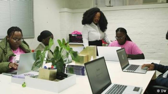News video: Junge Frauen erobern IT-Jobs und Führungsetagen