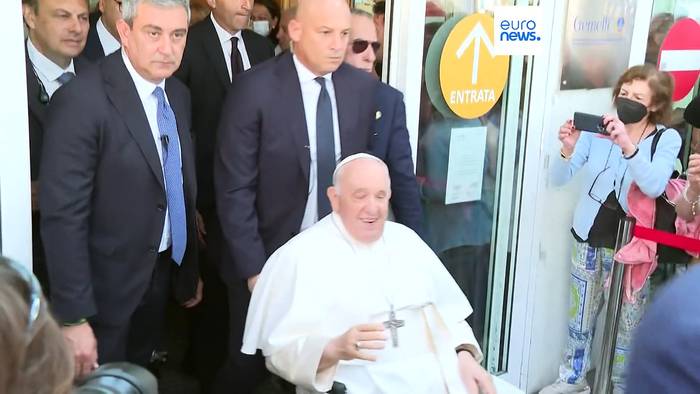 Video: Nach Darm-Eingriff: Papst aus Krankenhaus entlassen