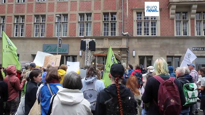 Video: Klimaprotest vor Kanzleramt: Kritik an abgeschwächtem Heizungsgesetz