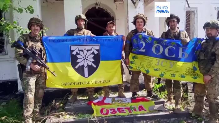 Video: Unter schweren Verlusten: Ukrainische Armee befreit Dorf an der Front