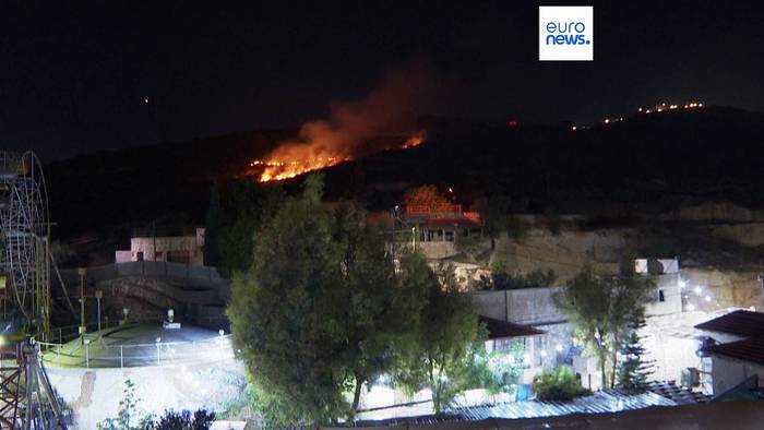Video: Nach Tankstellen-Angriff: Ackerland im Westjordanland steht in Flammen