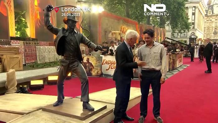 Video: Filmheld: Indiana-Jones-Statue ziert Londons Innenstadt