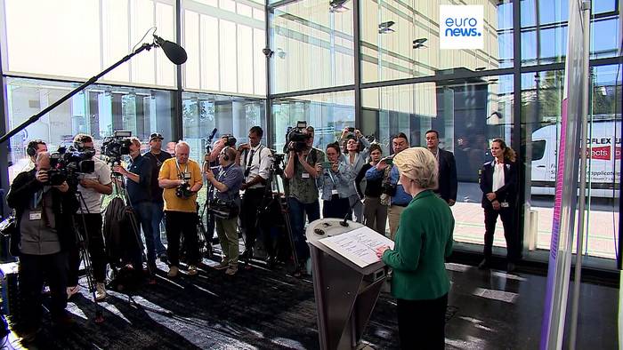 Video: Ursula von der Leyen besichtigt Mikrochip-Zentrum, schweigt aber zu neuen chinesischen Beschränkungen