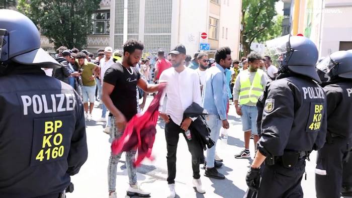 Video: Steine, Flaschen, 22 verletzte Polizisten bei Eritrea-Festival in Gießen