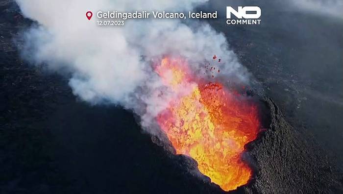 Video: Begeisterte Schaulustige: Vulkanausbruch in der Nähe von Reykjavík hält an
