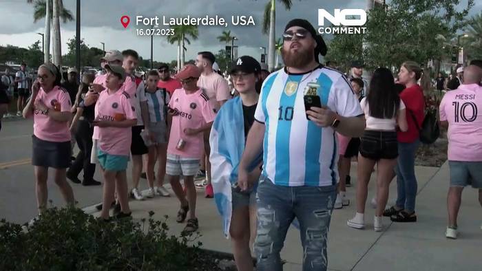 News video: Nur das Weihwasser fehlte: Lionel Messi frenetisch in Florida gefeiert