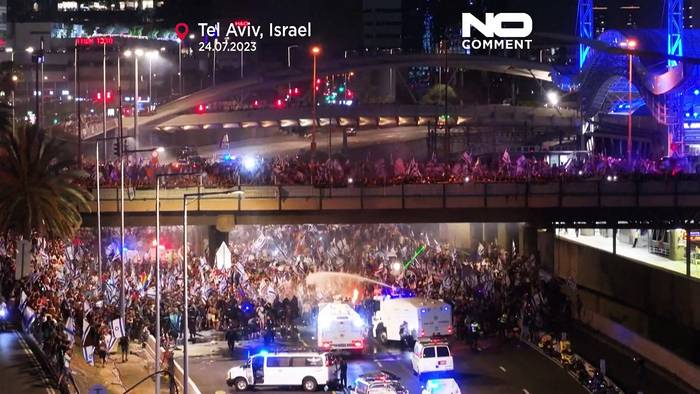 Video: Nach umstrittenem Parlamentsbeschluss: Israelis gehen auf die Barrikaden