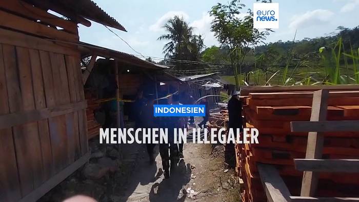 Video: Helfer suchen nach 8 Männern in überfluteter illegaler Goldmine auf Java