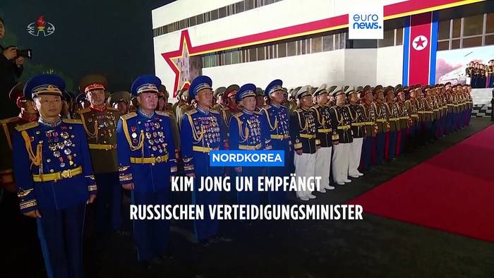 News video: Russlands Verteidigungsminister wohnt Militärparade Nordkoreas bei