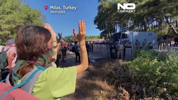 News video: Türkei: Umweltschützer wollen Wald retten, Polizei antwortet mit Wasserwerfern
