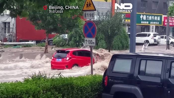 Video: Nach heftigen Regenfällen: Land unter in Peking