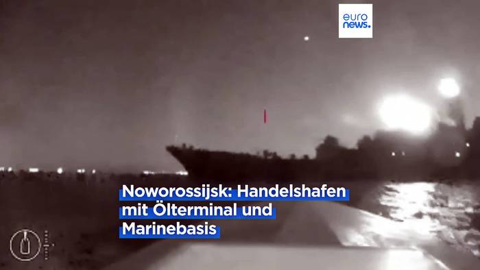 Video: 100 Mann an Bord: Video soll Drohnenangriff auf russisches Landungsschiff zeigen