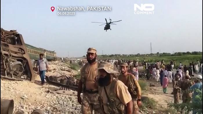 Video: Pakistan: Dutzende Tote und Verletzte bei Zugunglück
