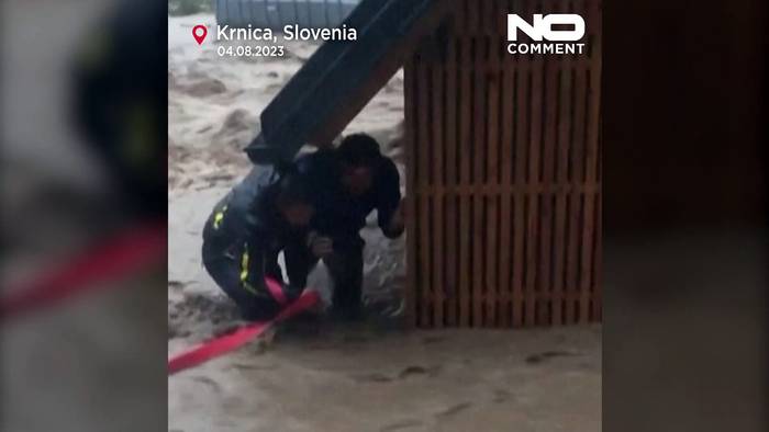 Video: Dramatische Szenen in Slowenien: Französischer Tourist vor reißender Flut gerettet