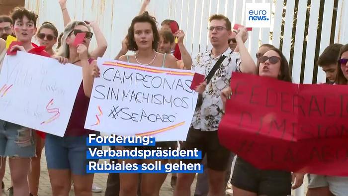 Video: Debatte um WM-Kuss: 56 spanische Fussballerinnen streiken