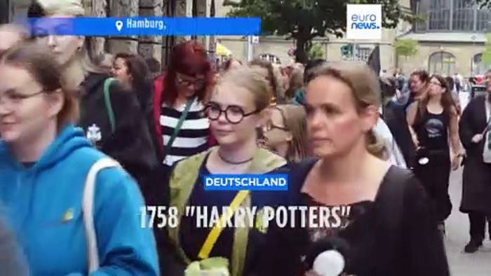 News video: Hamburger Rathausmarkt: 1758 Harry-Potter-Doubles stellen Rekord auf