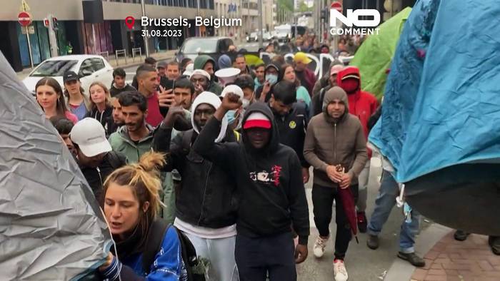Video: Männer auf der Straße: Protest gegen harten Asyl-Beschluss in Belgien