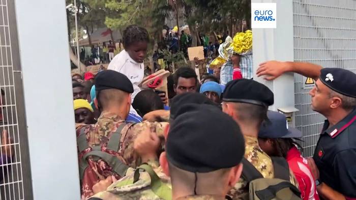 Video: Lampedusa ist am Limit: Italien bringt viele Flüchtlinge aufs Festland