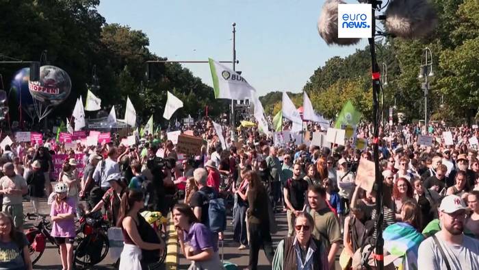 News video: Fordern mehr Ehrgeiz: Tausende demonstrieren bei Klimaprotesten in Europa