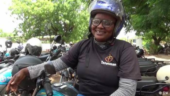 News video: Motorrad-Taxi in Mali – eine Frau fährt voran