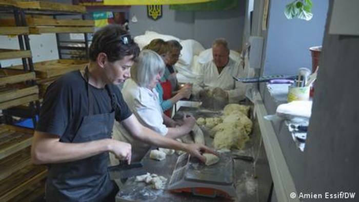 Video: Freiwillige versorgen Krankenhäuser in Charkiw mit Essen