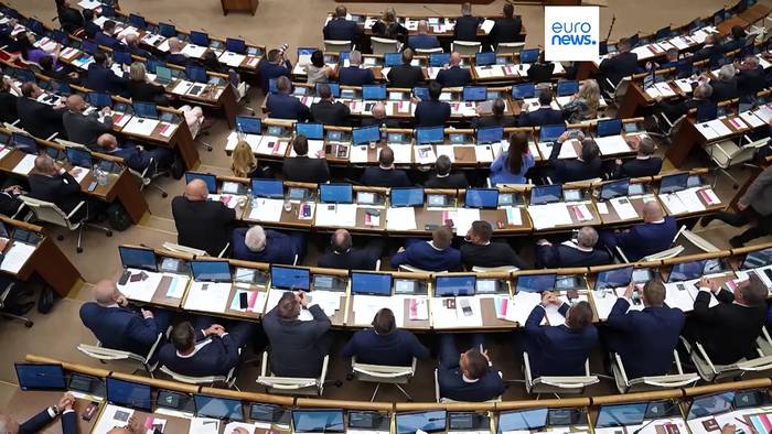 Video: Neue Regierung in der Slowakei: Dreiparteienkoalition unter Robert Fico vereidigt