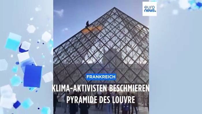 Video: Touristen verwirrt: Klimaaktivisten beschmieren Louvre-Pyramide oranger Farbe