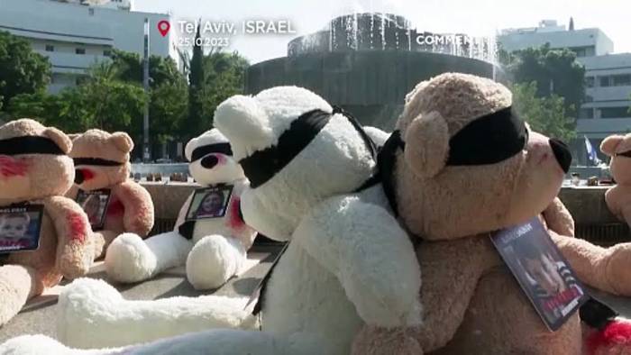 Video: Teddybären in Tel Aviv erinnern an von der Hamas nach Gaza verschleppte Kinder
