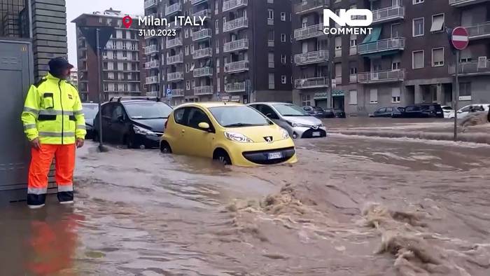 News video: Sintflutartiger Regen: Halloween fällt in Mailand ins Wasser