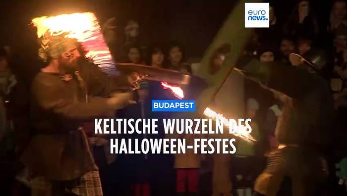 News video: Kürbisse und Feuer: Ungarn feiern keltisches Halloween-Fest