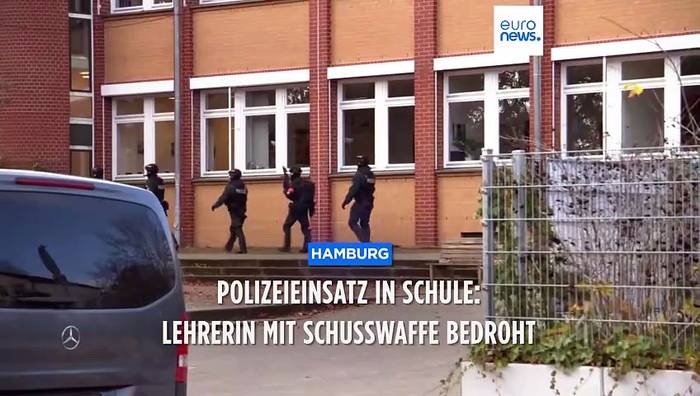 Video: Mit Schusswaffe bedroht: Großeinsatz der Polizei in Hamburger Schule