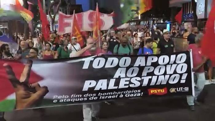 News video: Hakenkreuz und rote Farbe: pro-palästinensische Demonstrierende ziehen durch Rio de Janeiro