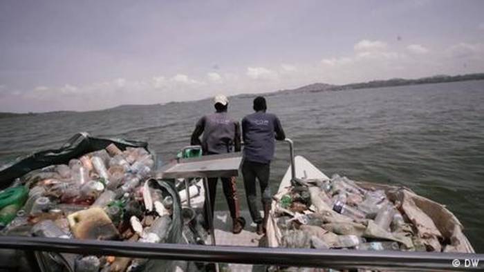 News video: Uganda: Mülltaucher im Viktoriasee