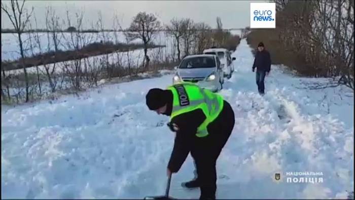 Video: Tödliche Winterstürme in der Ukraine - Notstand auch auf der Krim