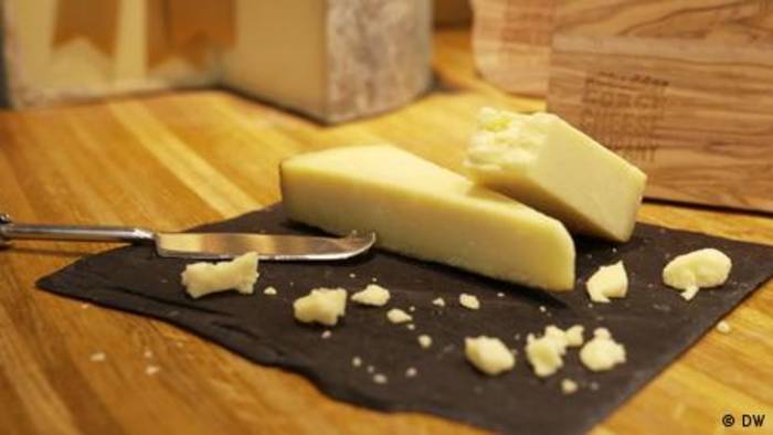 News video: Woher kommt der weltweit beliebte Cheddar-Käse?