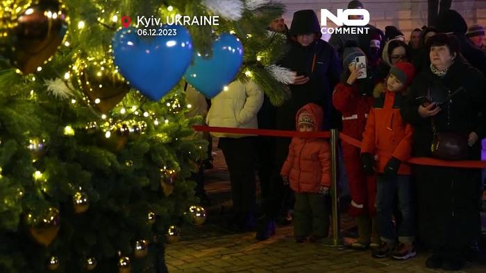 Video: Eltern und Kinder von Kiew genießen feierlichen Moment