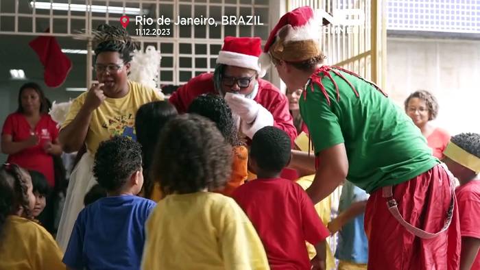 Video: Ein Weihnachtsmann, der 