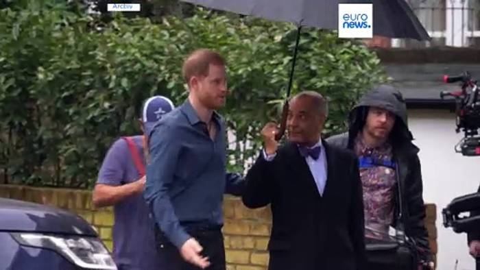 News video: 140.000 Pfund Schadensersatz: Prinz Harry wurde jahrelang von der Boulevardpresse verfolgt