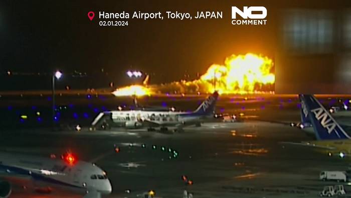 Video: Wie im Horrorfilm: Passagiere kommen nur knapp aus brennendem Flugzeug
