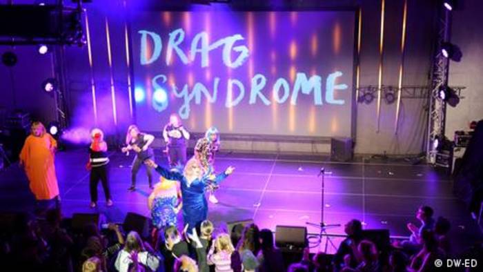 News video: Vereinigtes Königreich: Drag and Down