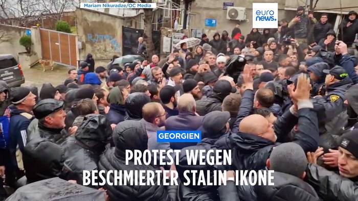 News video: Blaue Farbe auf Ikone mit Stalin sorgt für wütende Proteste in Georgien