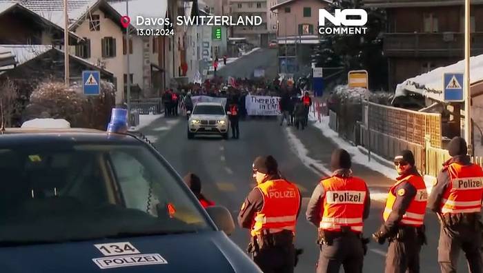 Video: Davos: Proteste gegen Banken und Konzerne