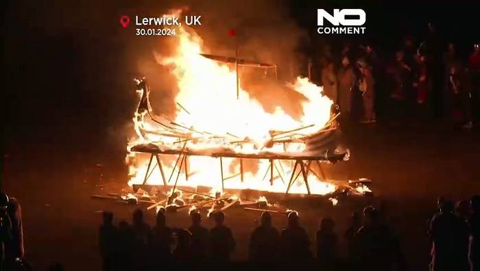 News video: Wikingerboot in Flammen: Feier des nordischen Erbes