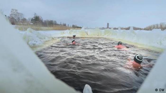 News video: Lettland: Warum Eisbaden ein Volkssport ist