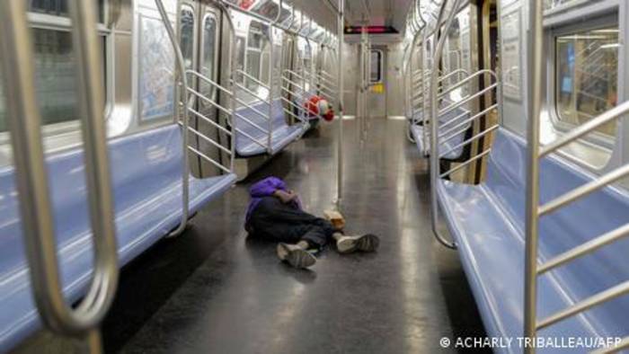 News video: Jung und obdachlos in New York