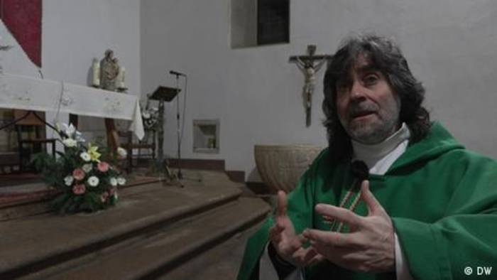 News video: Spanien: Ein Priester, 43 Kirchen