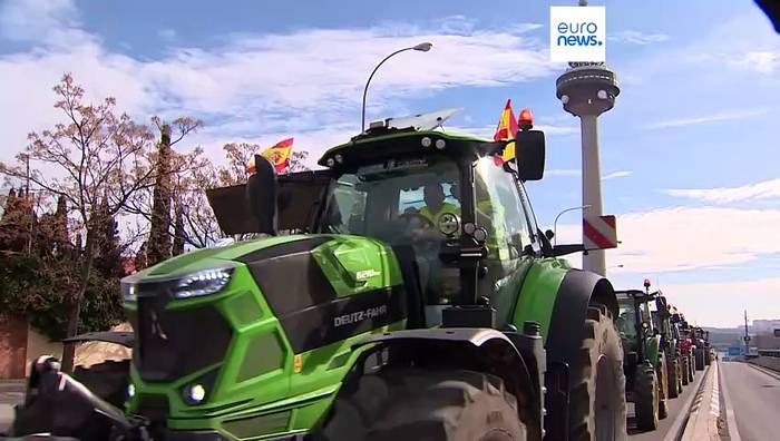 News video: Mit dem Traktor auf der Plaza: Landwirte legen Zentrum von Madrid lahm