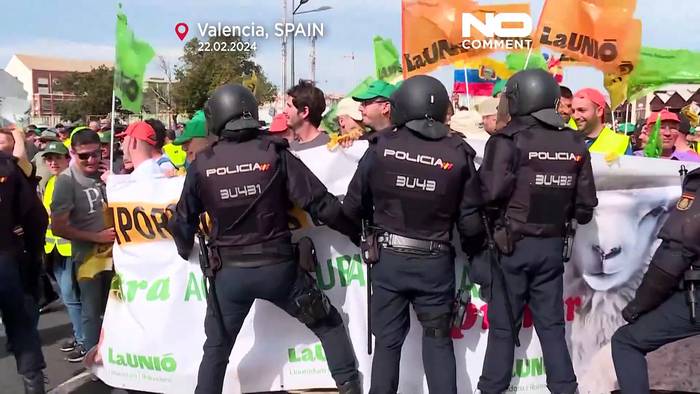Video: Bauernproteste in Valencia: Wütende Landwirte stoßen auf Polizei