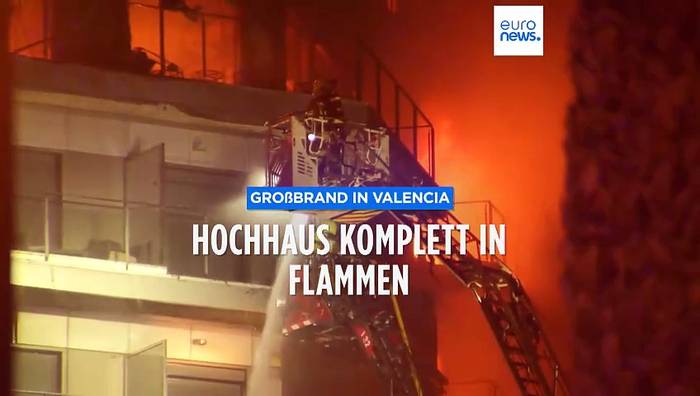 Video: Großbrand in Valencia : Hochhaus steht komplett in Flammen